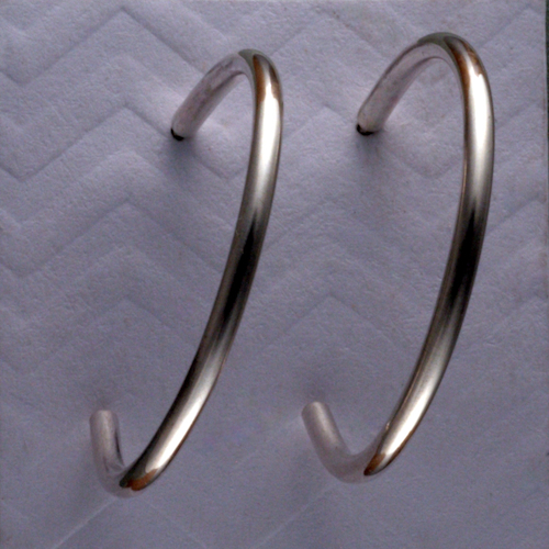 Click to view detail for MB-E420F Earrings, Sterling Hoops $97